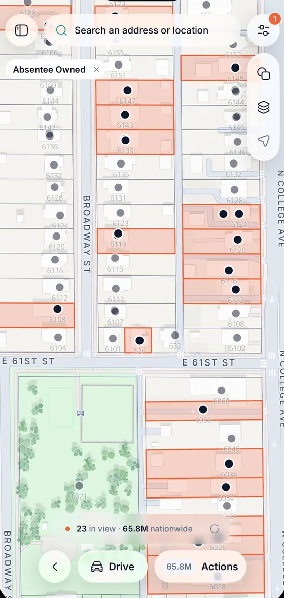 DealMachine app: Map search with absentee-owned lots highlighted